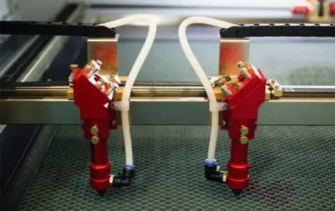 Co2 Lazer Kesim Makinesi Çift Kafa 160x100 CM Kesim Alanı 130-150W