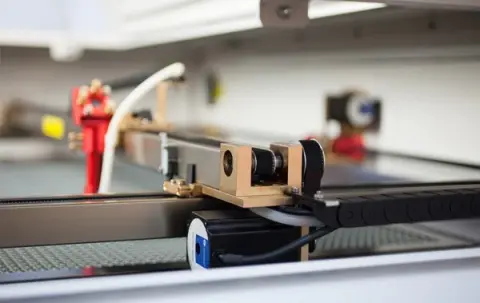 Co2 Lazer Kesim Makinesi 160x100 CM Kesim Alanı 130-150W