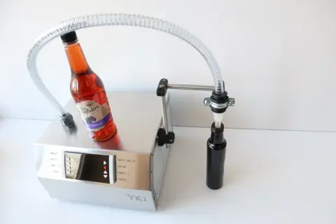 Yüksek Hızlı Yerli Yazılımlı Sıvı Dolum Makinesi(YK1)
