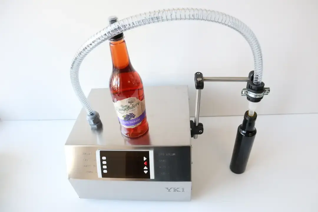 Yüksek Hızlı Yerli Yazılımlı Sıvı Dolum Makinesi(YK1)